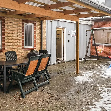3 Bedroom Awesome In Semesterbostad *