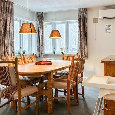 3 Bedroom Awesome In Semesterbostad