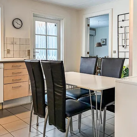 3 Bedroom Awesome In *