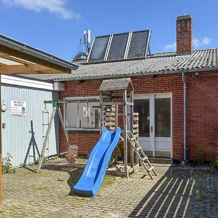 3 Bedroom Awesome In Semesterbostad